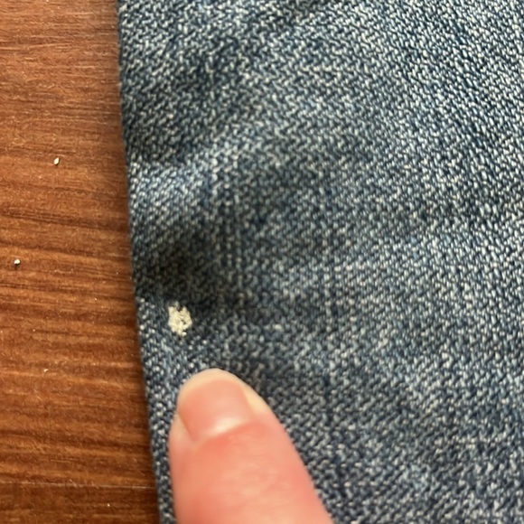 Woman’s Armani Exchange Distress Style Jeans Lightwash Size 34 - Picture 11 of 12